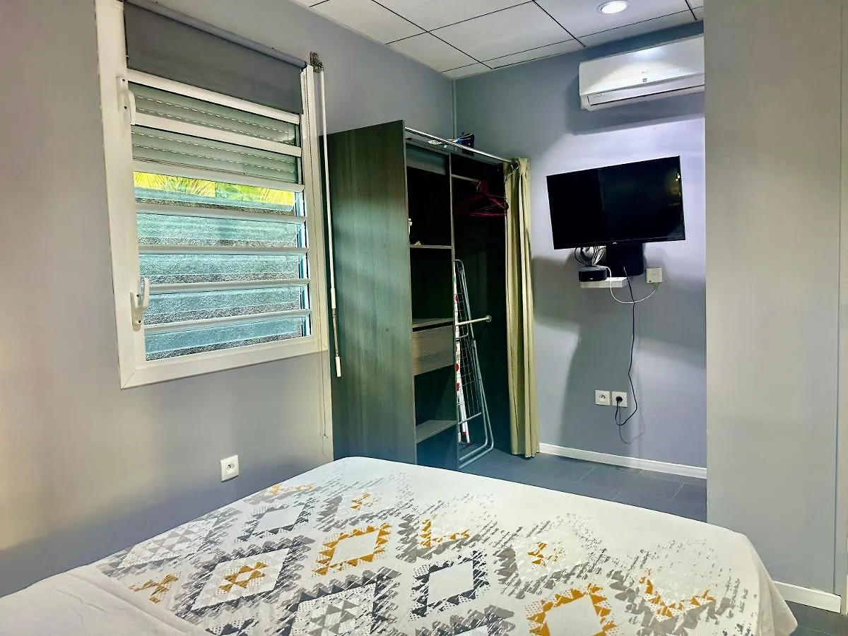 Gite Charmant Avec Piscine Lamentin Holiday home